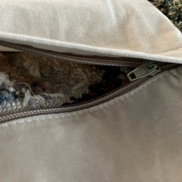 NWT Vintage Chihuahua Dogs Handmade Needlepoint Pillow Cover velvet cottage-core - Picture 6 of 7